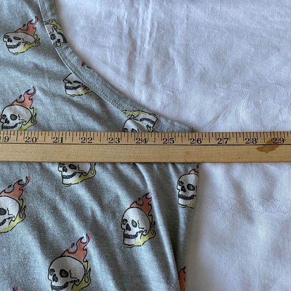 Torrid Women's Pale Green‎ Skull Print Tank Top Size 26 - Picture 5 of 10